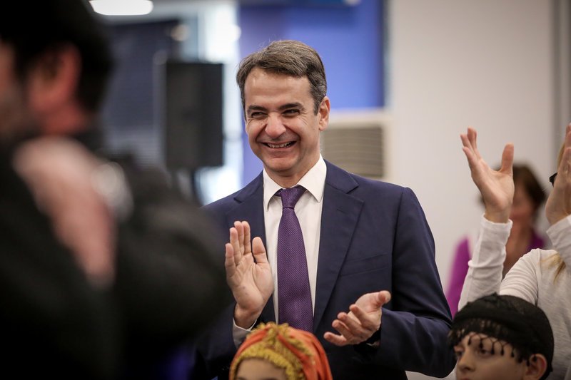 Βορειοηπειρώτες, Κρητικοί και ο Φάρος του Κόσμου είπαν τα χριστουγεννιάτικα κάλαντα στον Κυριάκο Μητσοτάκη [εικόνες] | iefimerida.gr 8