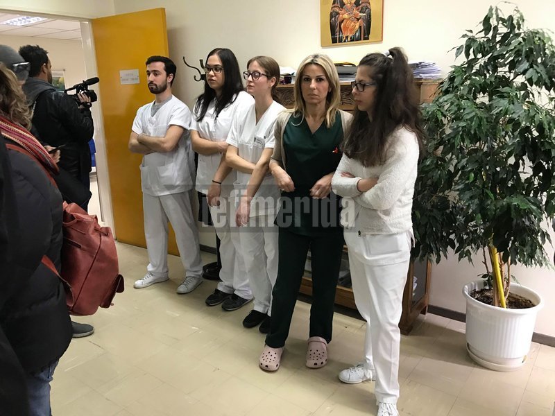 Διαμαρτυρία γιατρών και νοσηλευτών στο Παίδων «Αγία Σοφία» για την εγκατάλειψη παιδιών στο νοσοκομείο [εικόνες & βίντεο] | iefimerida.gr 5