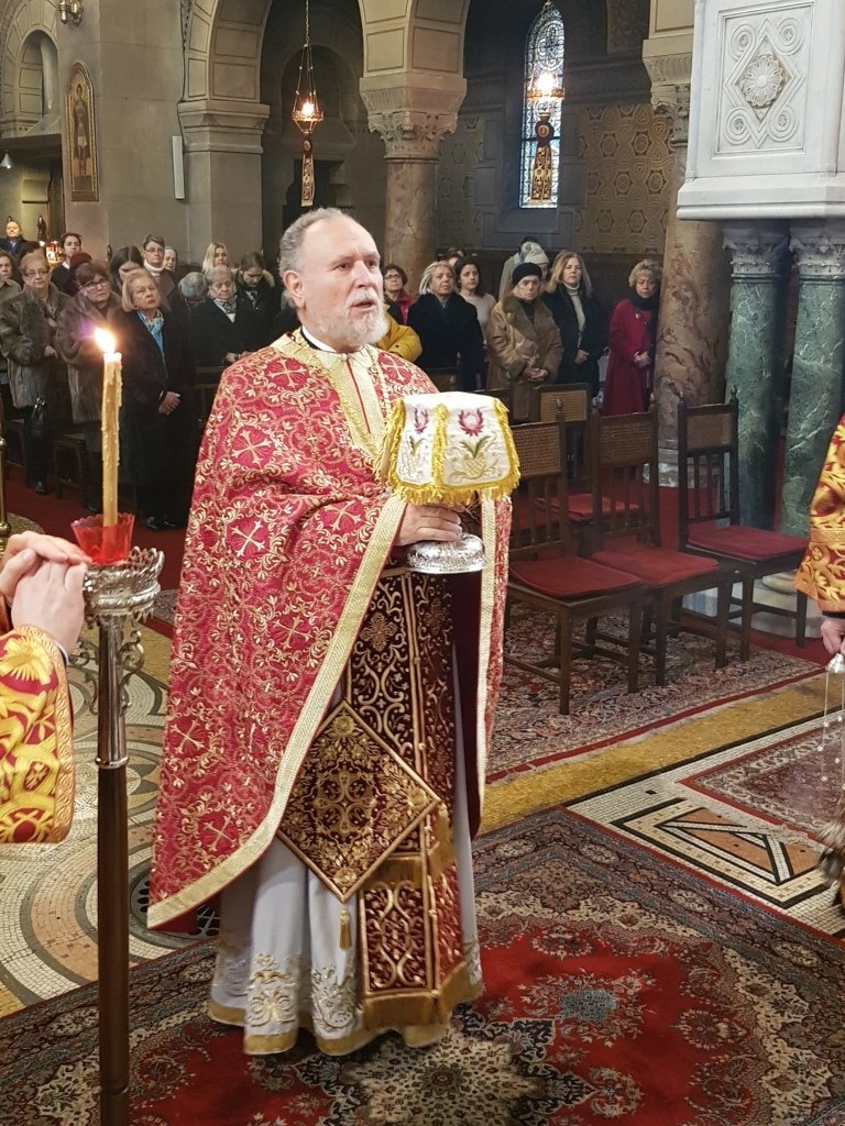Πλήθος κόσμου μετά των Πρεσβευτικών Αρχών της Ελλάδος και της Κύπρου, κατέκλυσαν τον Μητροπολιτικό Ιερό Ναό Αγίου Στεφάνου από νωρίς το πρωί