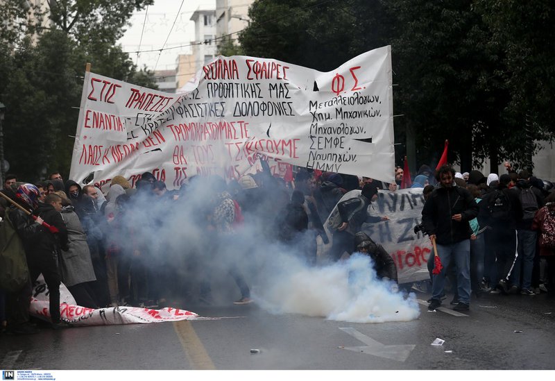 Ενταση και χημικά στην πρωινή πορεία για τον Γρηγορόπουλο / Φωτογραφία: Intimenews/ΒΑΡΑΚΛΑΣ ΜΙΧΑΛΗΣ