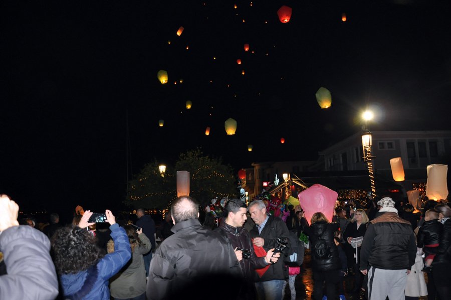 Οι ευχές έγιναν... αστέρια -Δεκάδες φαναράκια στον ουρανό της Πρέβεζας [εικόνα] | iefimerida.gr 0