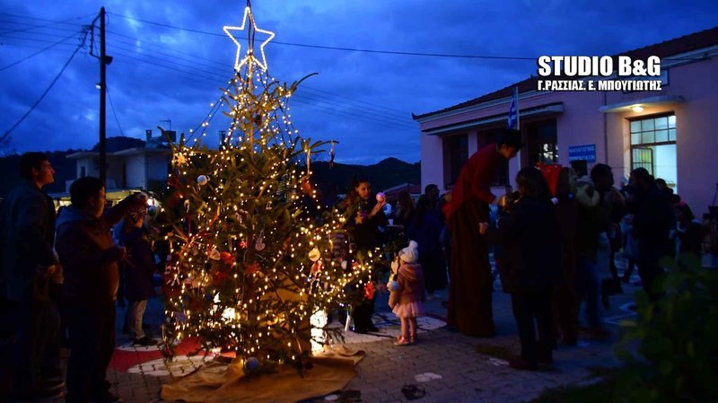Σε αυτό το χωριό του Ναυπλίου στόλισαν χριστουγεννιάτικο δέντρο με ανακυκλώσιμα υλικά [εικόνες] | iefimerida.gr 0