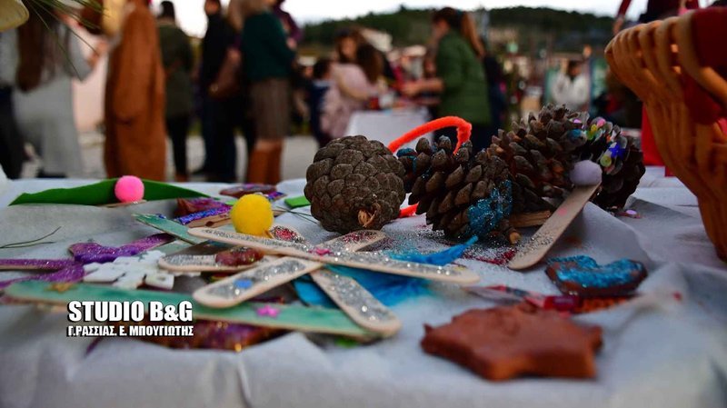 Σε αυτό το χωριό του Ναυπλίου στόλισαν χριστουγεννιάτικο δέντρο με ανακυκλώσιμα υλικά [εικόνες] | iefimerida.gr 1