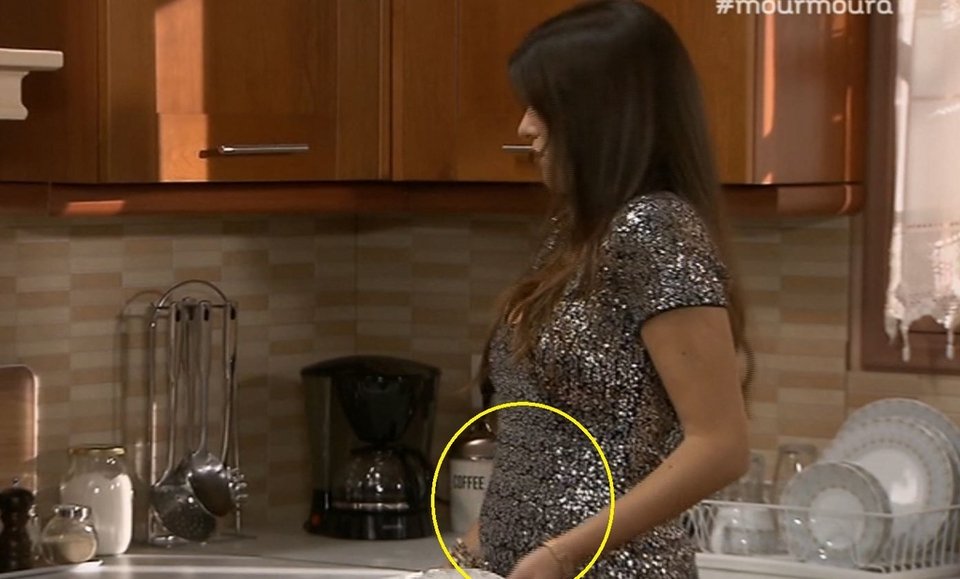 Κλέλια Ρένεση: Τα πρώτα πλάνα με φουσκωμένη κοιλιά στην Μουρμούρα [εικόνες] | iefimerida.gr 3