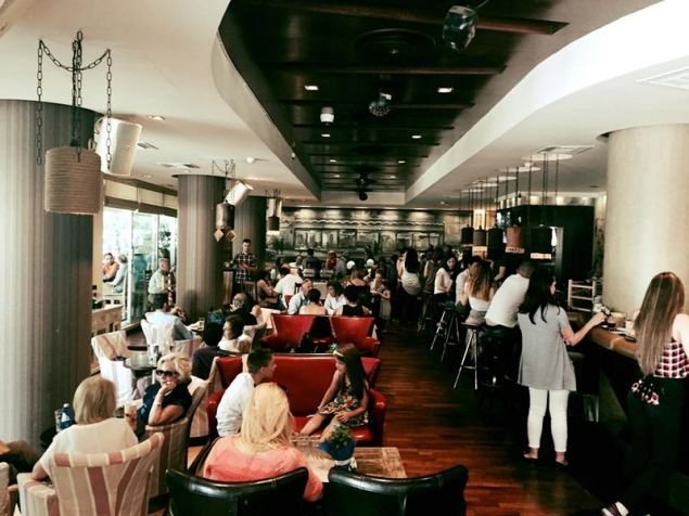 Η Φωκίωνος Νέγρη ξαναγεννιέται -Γέμισε μικρά στέκια για καφέ, brunch, φαγητό, ποτό και γίνεται χαμός [εικόνες] | iefimerida.gr 9