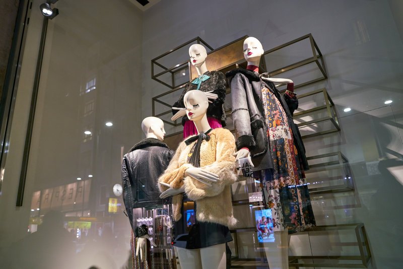 Υπάλληλος των Zara αποκαλύπτει 22 hot μυστικά -Τι γίνονται τα λεκιασμένα και σκισμένα ρούχα; | iefimerida.gr 2