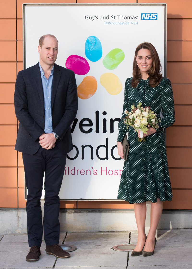 Πώς η Μέγκαν Μαρκλ έκανε την Κέιτ Μίντλετον να μοιάζει με το πιο μίζερο πλάσμα του κόσμου -Η κρύα εμφάνιση [εικόνες] | iefimerida.gr 3