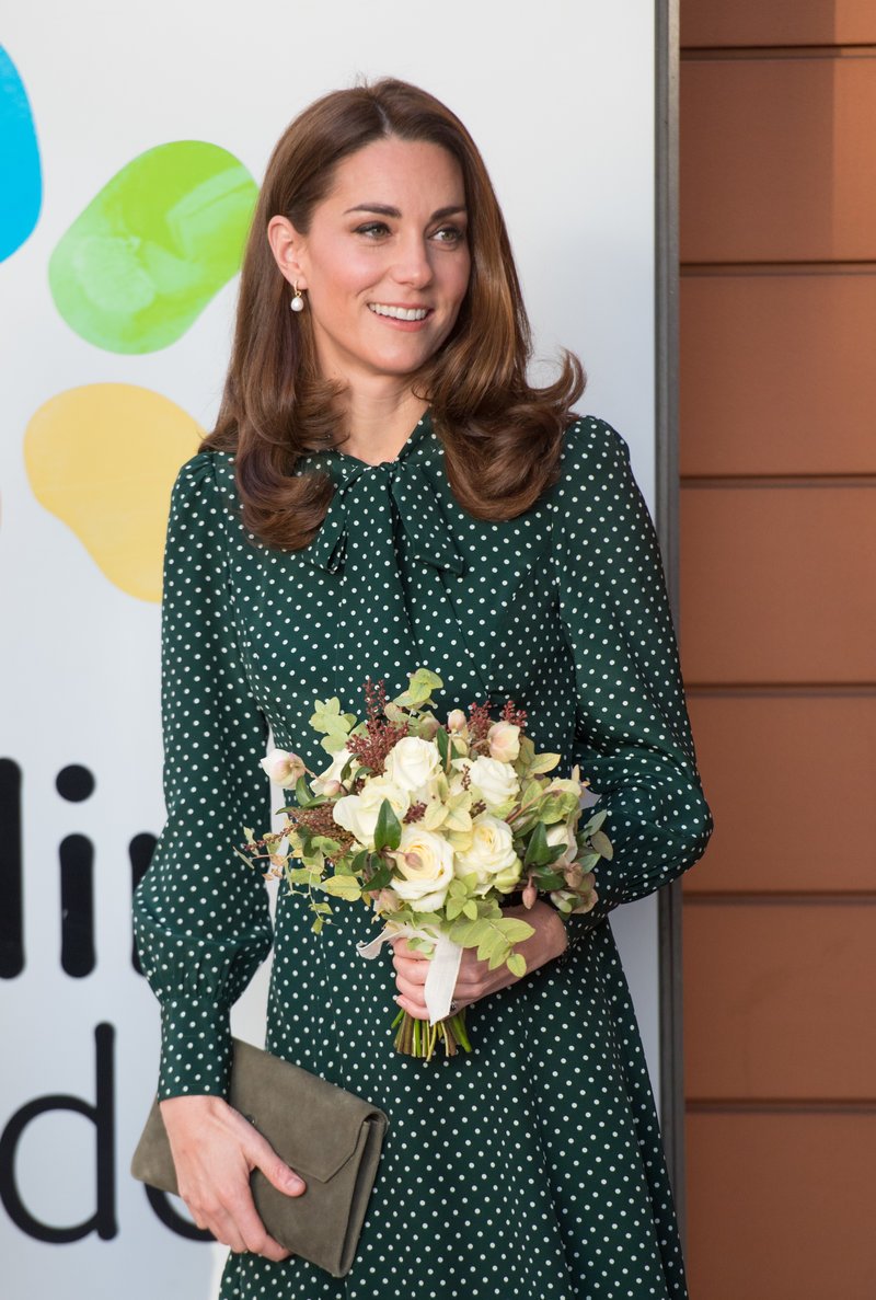 Πώς η Μέγκαν Μαρκλ έκανε την Κέιτ Μίντλετον να μοιάζει με το πιο μίζερο πλάσμα του κόσμου -Η κρύα εμφάνιση [εικόνες] | iefimerida.gr 4