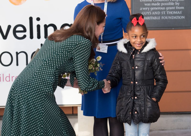 Πώς η Μέγκαν Μαρκλ έκανε την Κέιτ Μίντλετον να μοιάζει με το πιο μίζερο πλάσμα του κόσμου -Η κρύα εμφάνιση [εικόνες] | iefimerida.gr 2