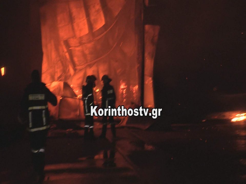 Πύρινη κόλαση στην Κόρινθο: Καίγεται ολοσχερώς κτίριο μεταφορικής εταιρείας [εικόνες & βίντεο] | iefimerida.gr 1