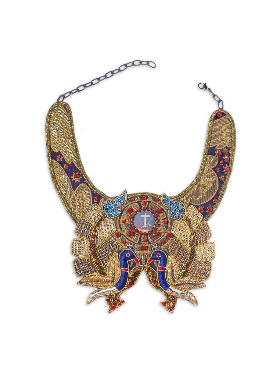 Νυφικές και γιορτινές φορεσιές του 18ου αιώνα, σφυρήλατα κοσμήματα και πλουμιστά πασούμια [εικόνες] | iefimerida.gr 6