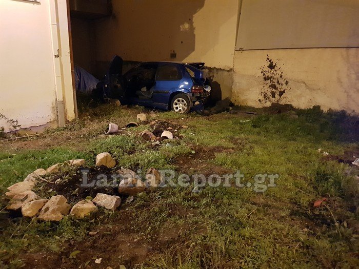 Τραγωδία στη Λαμία: Σκοτώθηκε 20χρονος οδηγός -Μετά από τρελή πορεία μέσα στην πόλη με το όχημα του [εικόνες] | iefimerida.gr 0