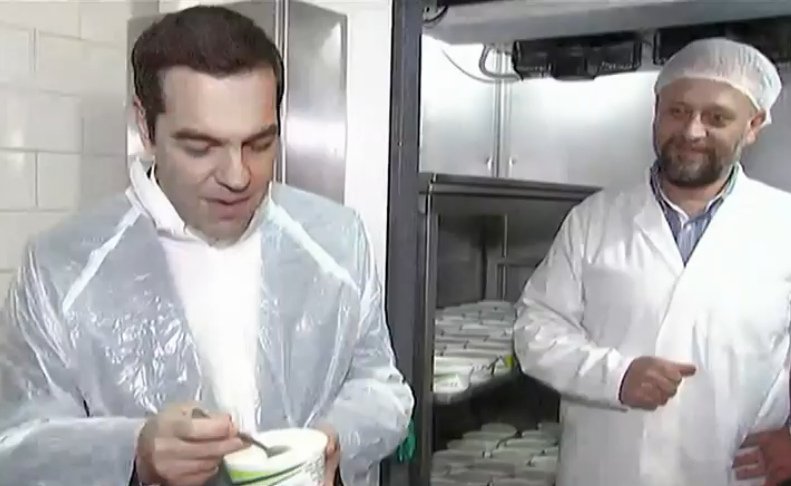Ο πρωθυπουργός δοκίμασε γιαούρτι του Συνεταιρισμού