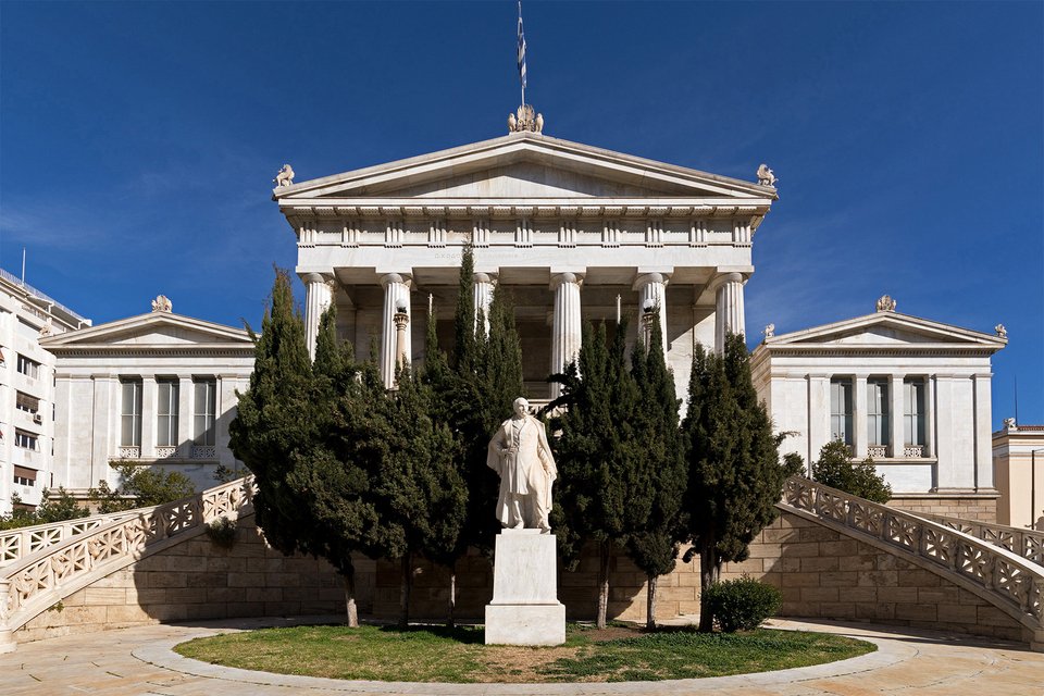 Βιβλιοθήκη λειτουργεί και στο ιστορικό Βαλλιάνειο Μέγαρο στο κέντρο της πόλης