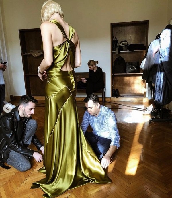 GNTM: Το φόρεμα της Βίκυς Καγιά στον τελικό είναι απλά ονειρικό [εικόνες] | iefimerida.gr 3