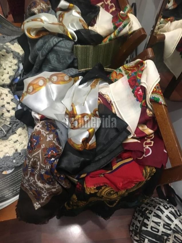 Φουλάρια, το αξεσουάρ που μπορεί να αλλάξει κάθε λουκ.
