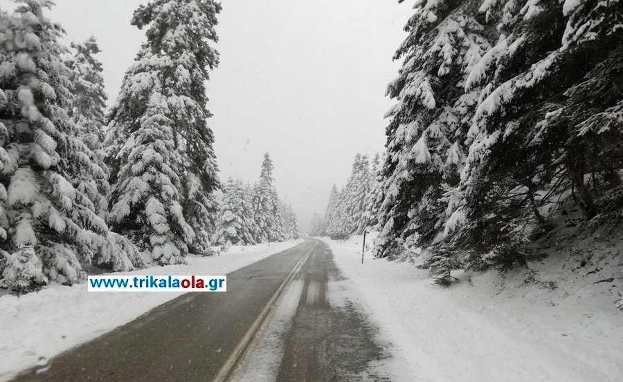 Ολα στα λευκά στα Τρίκαλα