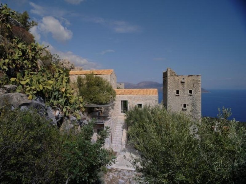 Maina: Ενας εγκαταλελειμμένος πύργος στη Μάνη μεταμορφώθηκε σε cosy βίλα διακοπών -Απλά εκπληκτικό [εικόνες] | iefimerida.gr 1
