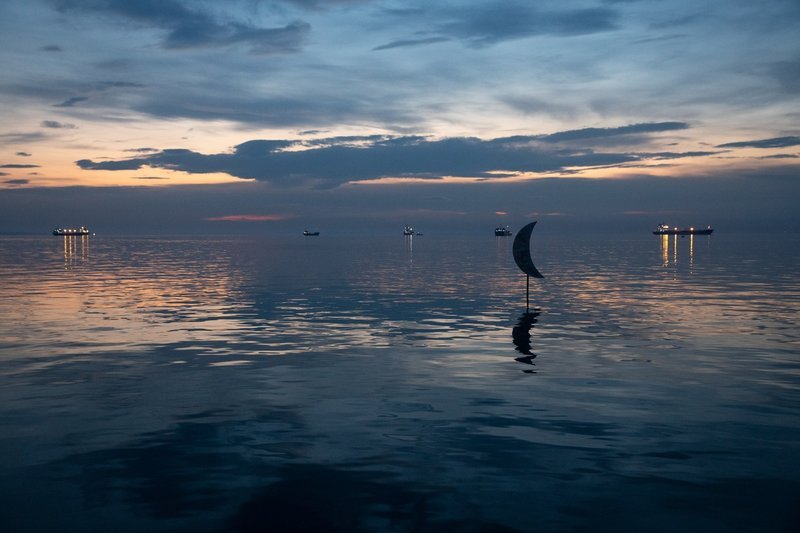 To «Φεγγαράκι στην Ακτή» «πλέει» στην Θεσσαλονίκη -Μαγεύει στη θάλασσα [εικόνες] | iefimerida.gr 0