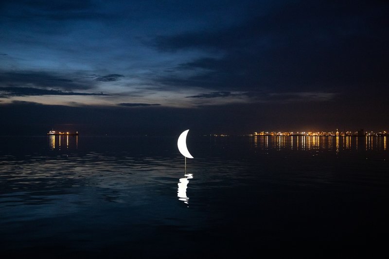 To «Φεγγαράκι στην Ακτή» «πλέει» στην Θεσσαλονίκη -Μαγεύει στη θάλασσα [εικόνες] | iefimerida.gr 2