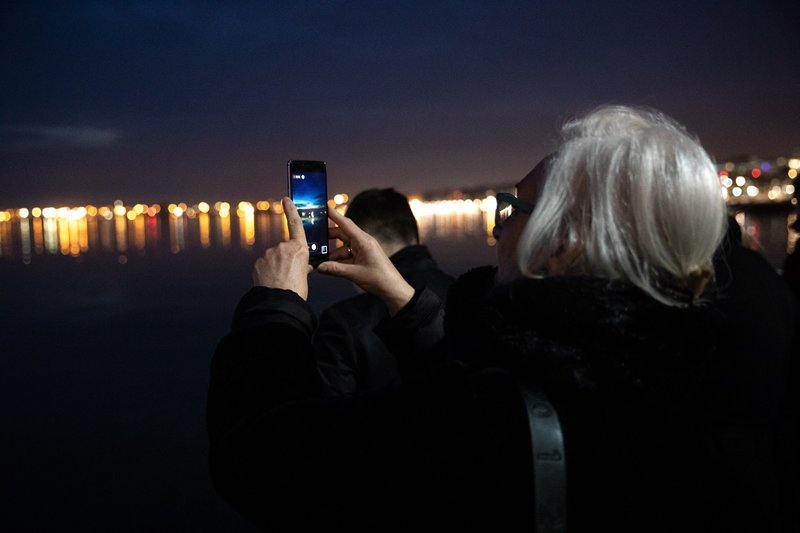 To «Φεγγαράκι στην Ακτή» «πλέει» στην Θεσσαλονίκη -Μαγεύει στη θάλασσα [εικόνες] | iefimerida.gr 3