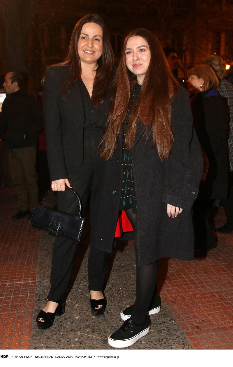 Μελίνα Νικολαΐδη-Νικόλ Σαραβάκου σε βραδινή έξοδο στο θέατρο [εικόνες] | iefimerida.gr 1