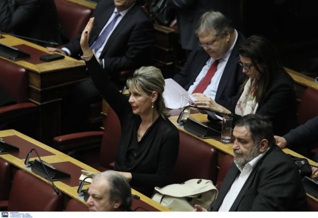 Η Κατερίνα Παπακώστα ψηφίζει «ναι» 
