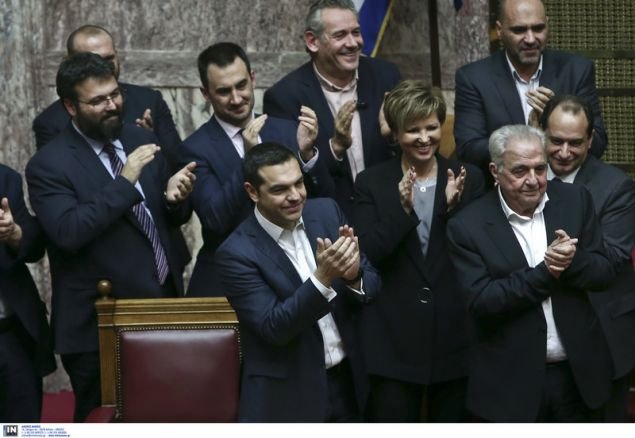 Ψήφος εμπιστοσύνης στην κυβέρνηση: Δέκα φωτογραφικά κλικ από τη Βουλή | iefimerida.gr 8