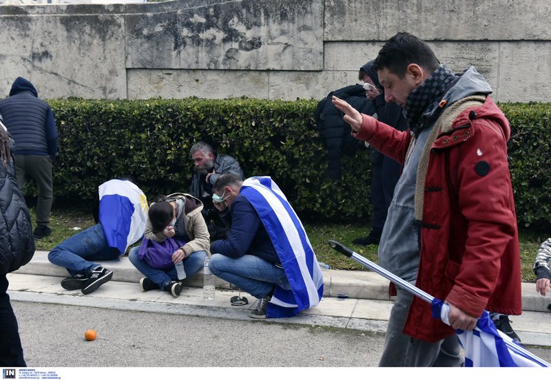 Οργή για τα χημικά μέσα σε παιδιά και ηλικιωμένους -Ολα όσα έγιναν | iefimerida.gr 4