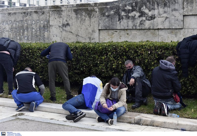 Οργή για τα χημικά μέσα σε παιδιά και ηλικιωμένους -Ολα όσα έγιναν | iefimerida.gr 3