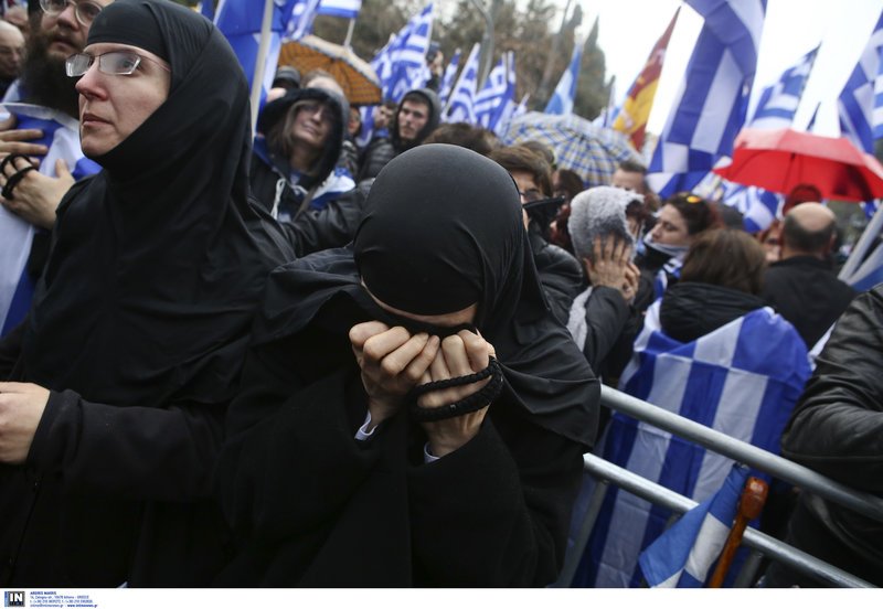 Οργή για τα χημικά μέσα σε παιδιά και ηλικιωμένους -Ολα όσα έγιναν | iefimerida.gr 1