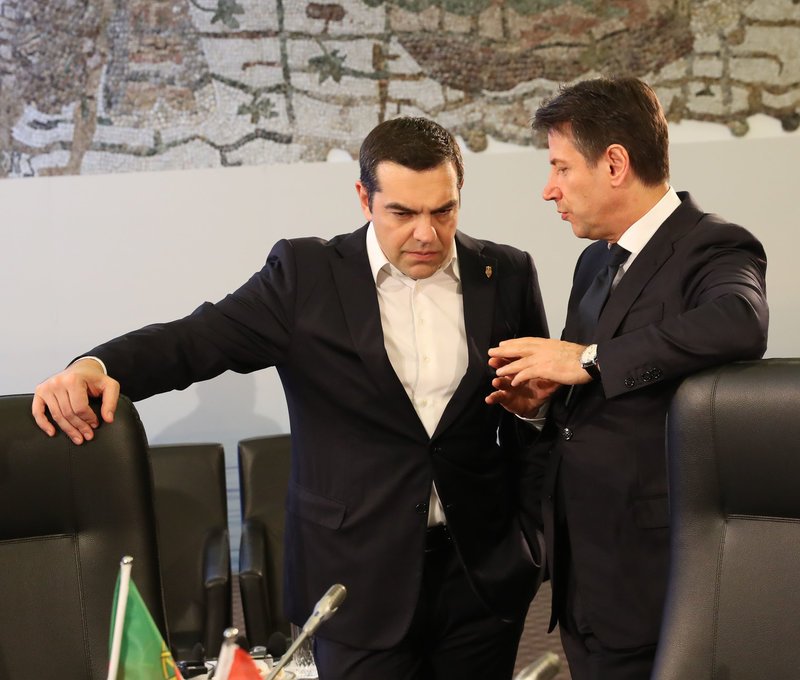 Τσίπρας και Κόντε σε ένα τατ α τετ στο περιθώριο της συνεδιασης