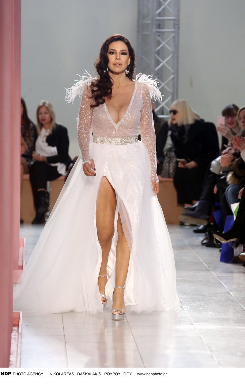  Η Ναταλία Δραγούμη με «απαγορευτικό» μπούστο σε επίδειξη μόδας- Μέχρι τον αφαλό [εικόνες] | iefimerida.gr 0