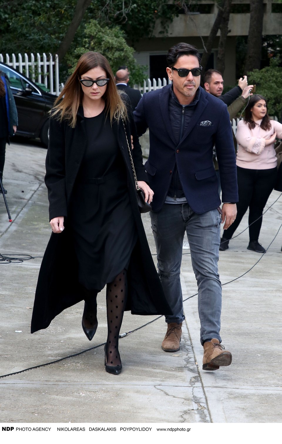 Τα κορίτσια του Θέμου Aναστασιάδη είπαν το τελευταίο αντίο στον τηλεοπτικό τους δάσκαλο [εικόνες] | iefimerida.gr 9