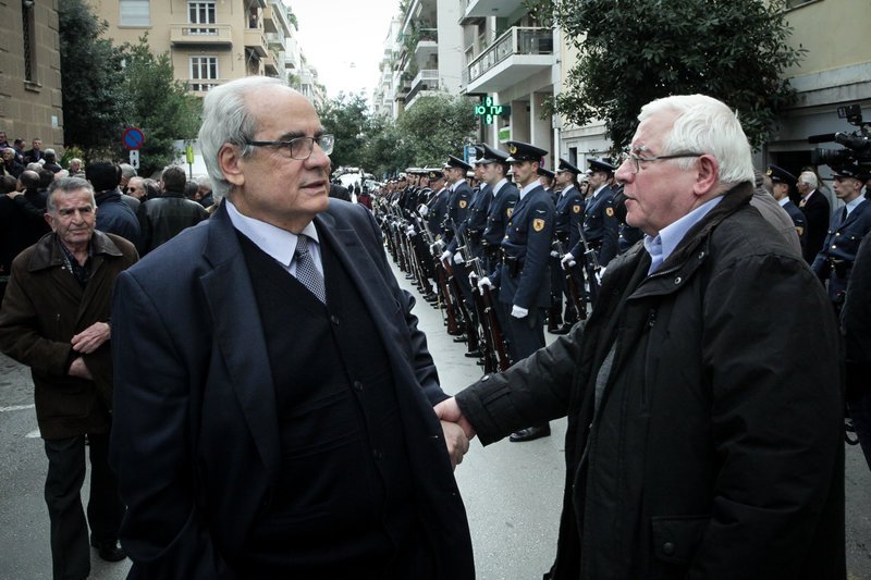 Ολη η ΝΔ στο τελευταίο αντίο στον Δημήτρη Σιούφα [εικόνες] | iefimerida.gr 11