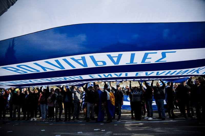 Η σημαία του Κωνσταντίνου Κατσίφα στο συλλαλητήριο για την Μακεδονία [εικόνες & βίντεο] | iefimerida.gr 1