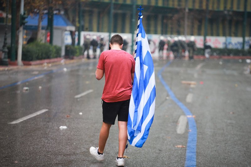 Διέλυσαν το συλλαλητήριο: Χημικά, ξύλο, μαχαιρώματα, λιποθυμίες [εικόνες & βίντεο] | iefimerida.gr 40