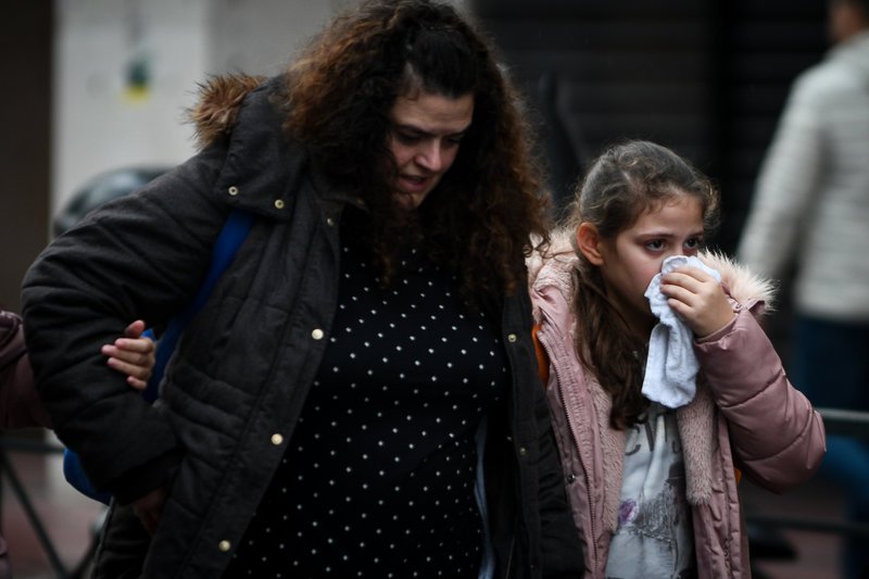 Οργή για τα χημικά μέσα σε παιδιά και ηλικιωμένους -Ολα όσα έγιναν | iefimerida.gr 6
