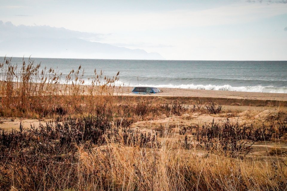 Πρέβεζα: Η άμμος «κατάπιε» αυτοκίνητο [εικόνες] | iefimerida.gr 2