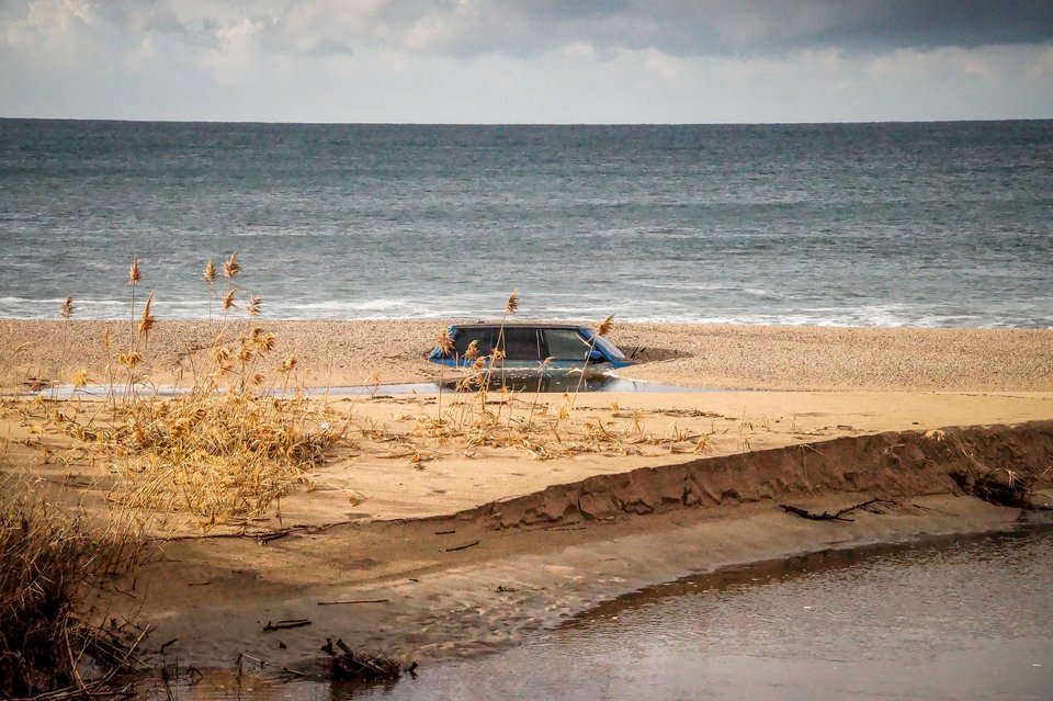 Πρέβεζα: Η άμμος «κατάπιε» αυτοκίνητο [εικόνες] | iefimerida.gr 3