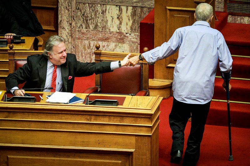 Ο Κώστας Ζουράρις... αυτοτρολάρεται -Για το πρόβλημα με το ισχίο του [βίντεο] | iefimerida.gr 0