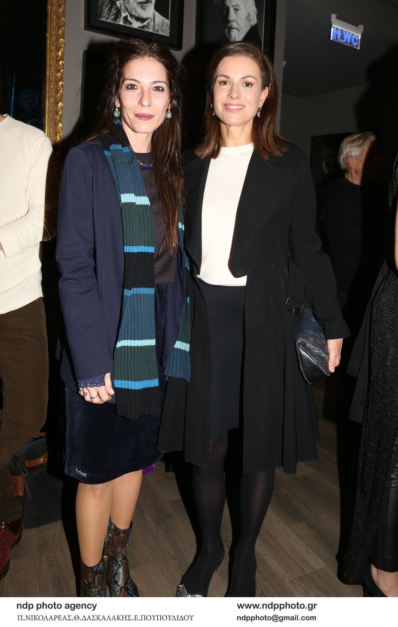 Η Τζίνα Αλιμόνου πήγε θέατρο και έδειξε τι σημαίνει σικάτο ντύσιμο σε μαύρο-άσπρο [εικόνες] | iefimerida.gr 3