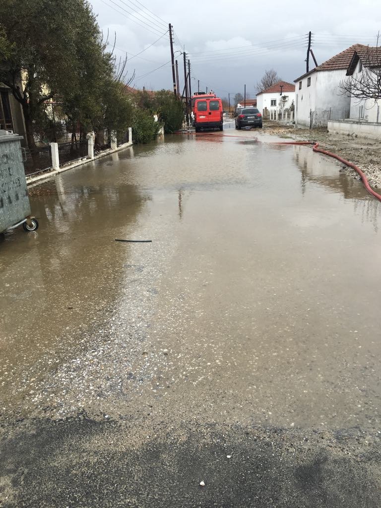 Σέρρες: Μεγάλες καταστροφές από την κακοκαιρία - Πλημμύρισαν σπίτια [εικόνες & βίντεο] | iefimerida.gr 1