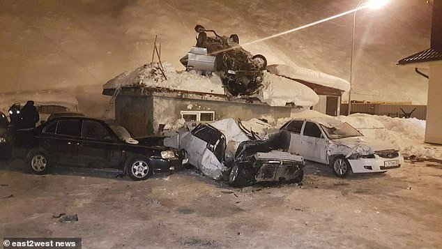 Δυστύχημα-σοκ στη Ρωσία: Mercedes έτρεχε με 200 χλμ./ώρα και πέταξε 50 μέτρα -Νεκρός ο οδηγός [εικόνες & βίντεο] | iefimerida.gr 2