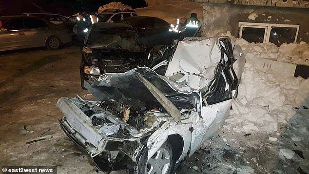 Δυστύχημα-σοκ στη Ρωσία: Mercedes έτρεχε με 200 χλμ./ώρα και πέταξε 50 μέτρα -Νεκρός ο οδηγός [εικόνες & βίντεο] | iefimerida.gr 3