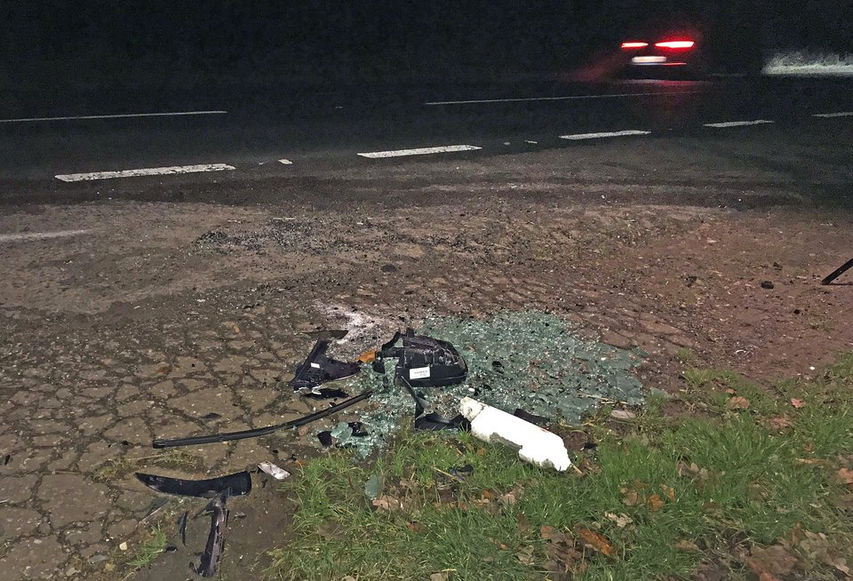 «Τα πόδια μου», ούρλιαζε ο γεμάτος αίματα πρίγκιπας Φίλιππος στο τουμπαρισμένο τζιπ του [εικόνες & βίντεο] | iefimerida.gr 2