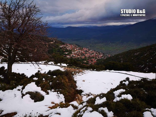 Μοναδικά καρέ: Η ώρα που δύει ο ήλιος στις χιονισμένες κορυφές της Αργολίδας [εικόνες] | iefimerida.gr 2