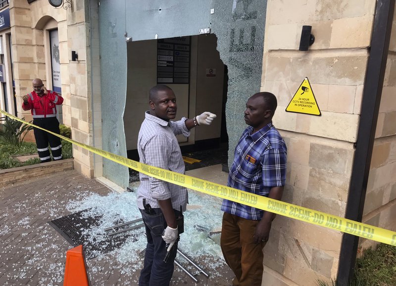 Ναϊρόμπι: Εκρήξεις και πυροβολισμοί σε ξενοδοχείο -Τουλάχιστον ένας νεκρός [εικόνες] | iefimerida.gr 1