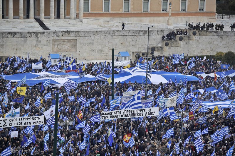 Ξένα ΜΜΕ για τα χημικά στο συλλαλητήριο για τη Μακεδονία: Ειρηνικοί διαδηλωτές & παιδιά έφυγαν πανικόβλητοι | iefimerida.gr 0