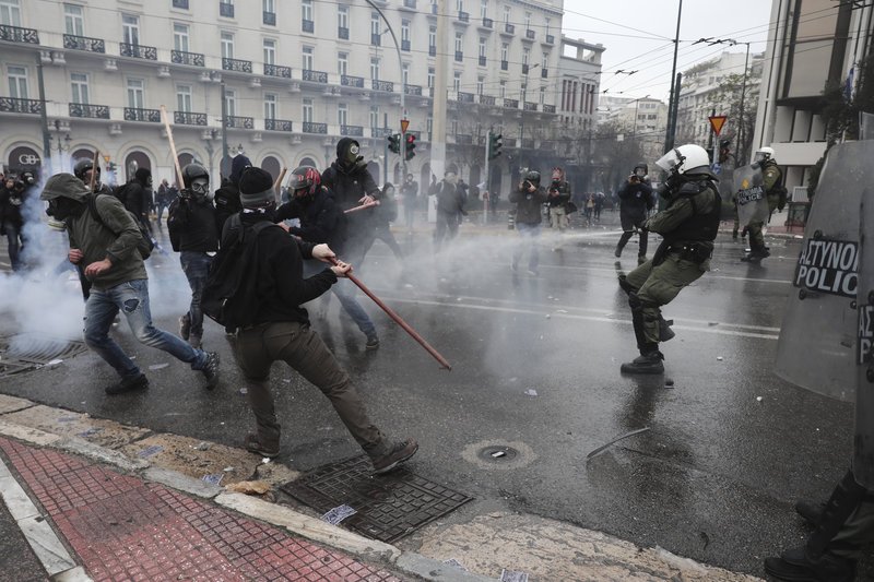 Συλλαλητήριο για τη Μακεδονία: Επνιξαν τον κόσμο στα χημικά για να διαλυθεί το συλλαλητήριο -Ενταση & οργή | iefimerida.gr 6